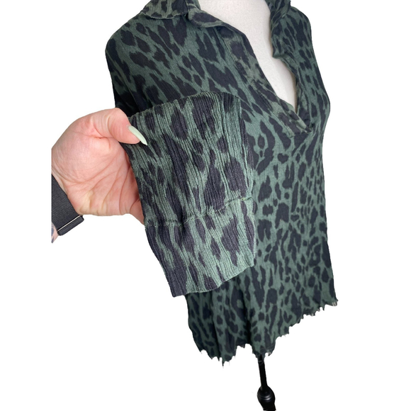 Umgee Cheetah Print Fringe Top Size Medium - Picture 4 of 9